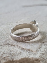Load image into Gallery viewer, Moonstone Leafy Band Ring
